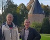 Frank te West (links) samen met werkgroeplid Benny Schuurman, in de tuin van Huis Bergh