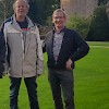 Frank te West (links) samen met werkgroeplid Benny Schuurman, in de tuin van Huis Bergh